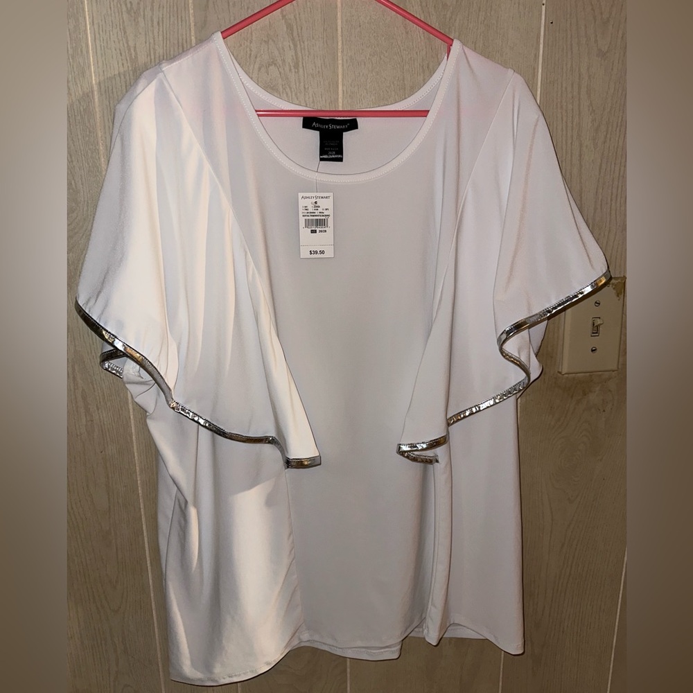 New Ashley Stewart top size 26/28